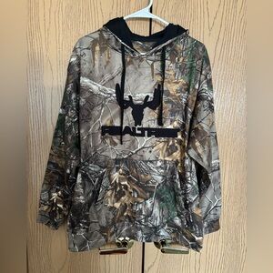 Realtree Men's Woodland Camo Hoodie, size M